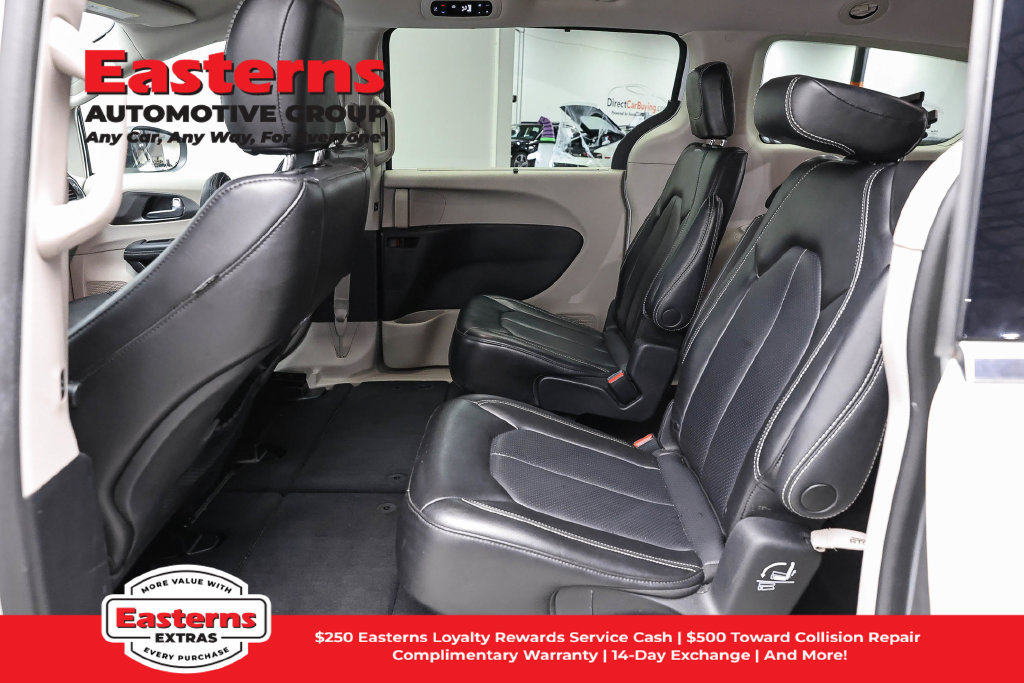 Used 2023 Chrysler Pacifica Touring-L FWD image 21