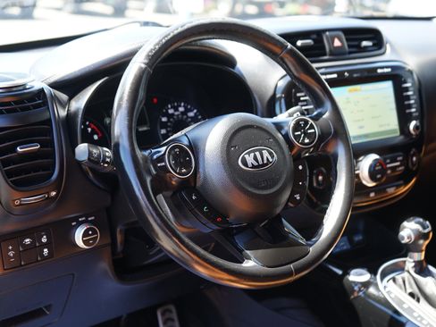 Used 2016 Kia Soul ! w/ Premium Package FWD image 10