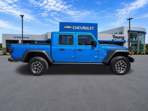 Used 2025 Jeep Gladiator Rubicon w/ Convenience Group AWD/4WD image 8