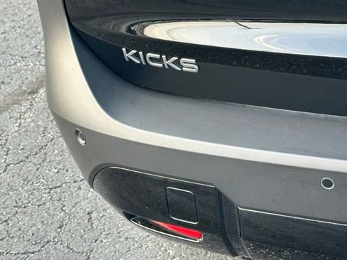 Used 2025 Nissan Kicks SV AWD/4WD image 12