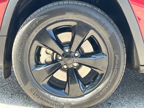 Certified 2020 Jeep Cherokee Latitude Plus AWD/4WD image 12