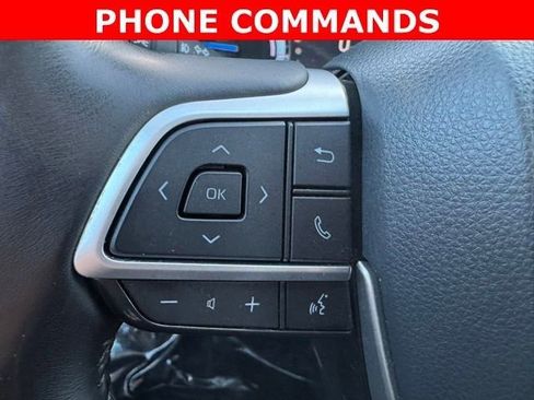 Used 2022 Toyota Highlander XLE AWD/4WD image 29