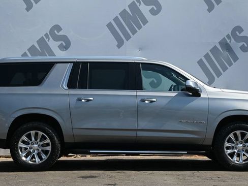 Used 2023 Chevrolet Suburban Premier RWD image 4