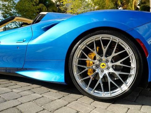 Used 2021 Ferrari F8 Tributo RWD image 17