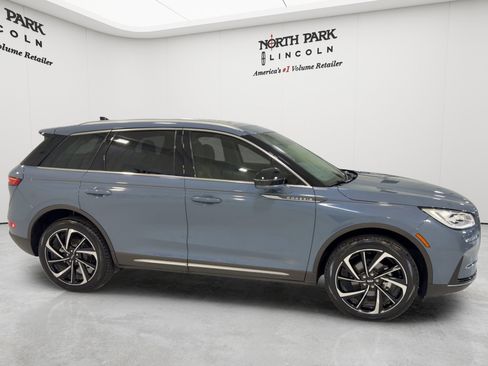 Used 2024 Lincoln Corsair Reserve w/ Equipment Group 201A AWD/4WD image 2