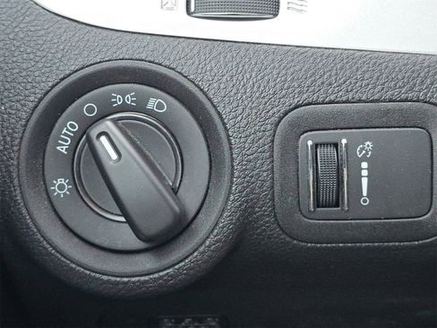 Used 2019 Dodge Journey SE image 15