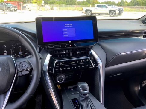 Used 2024 Toyota Venza Limited image 6