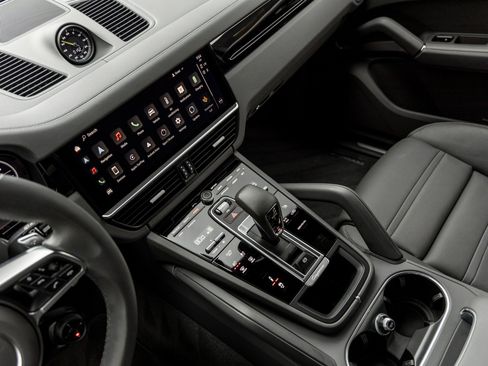Used 2023 Porsche Cayenne image 31