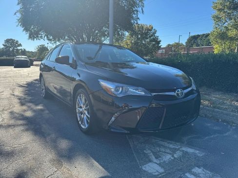 Used 2016 Toyota Camry SE FWD image 1