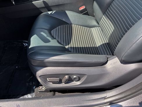 Used 2020 Toyota Camry SE FWD image 17
