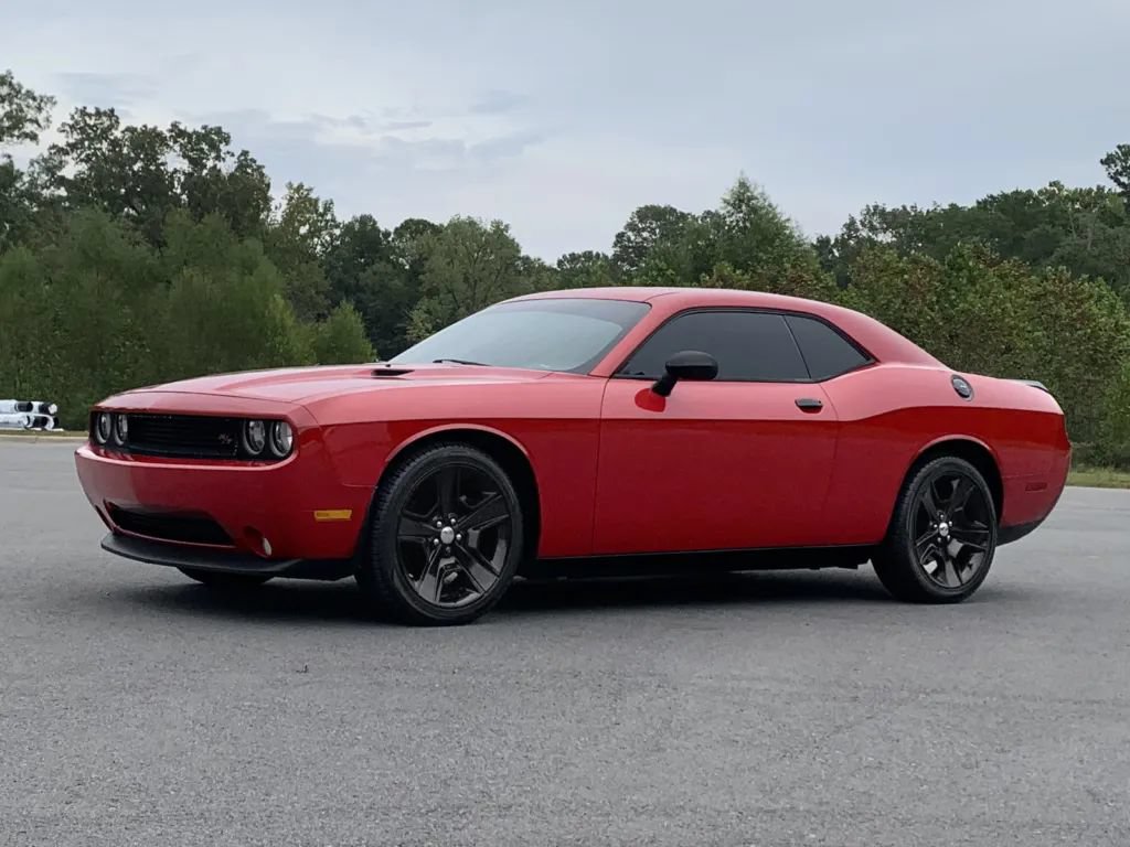 Used 2012 Dodge Challenger R/T RWD image 3