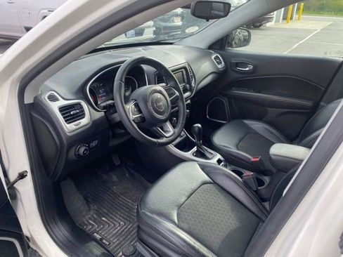 Used 2018 Jeep Compass Latitude w/ Cold Weather Group FWD image 11