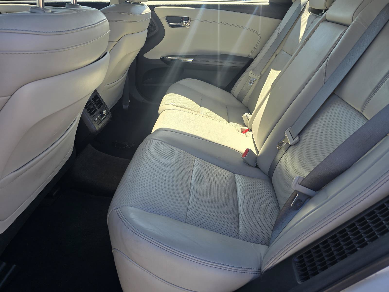Used 2013 Toyota Avalon Limited FWD image 9