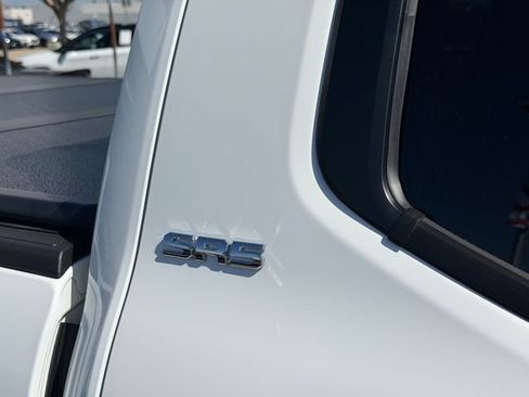 Used 2025 Toyota Tacoma SR5 AWD/4WD image 6