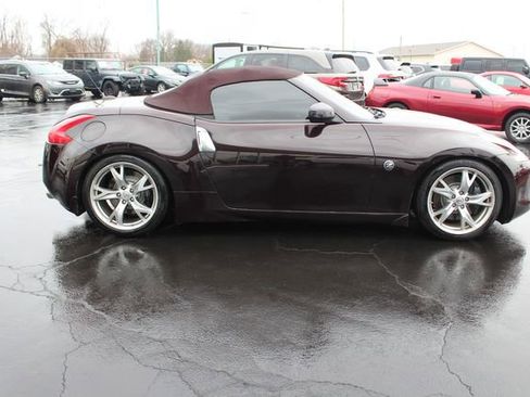Used 2010 Nissan 370Z Touring w/ Sport Pkg image 11