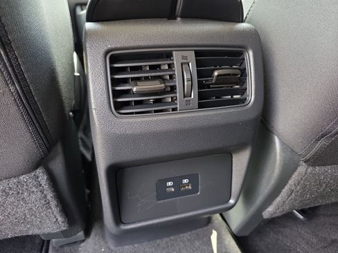 Used 2023 Nissan Rogue SV image 17