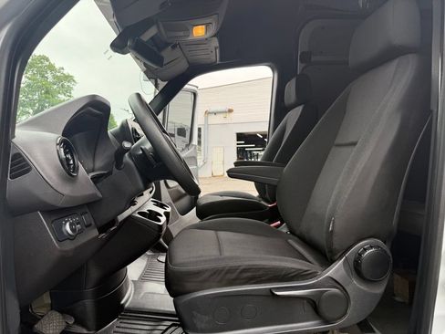 Used 2021 Mercedes-Benz Sprinter 2500 image 17