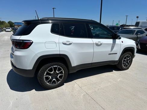 Used 2025 Jeep Compass Trailhawk AWD/4WD image 16