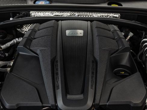 Used 2022 Porsche Macan S image 7