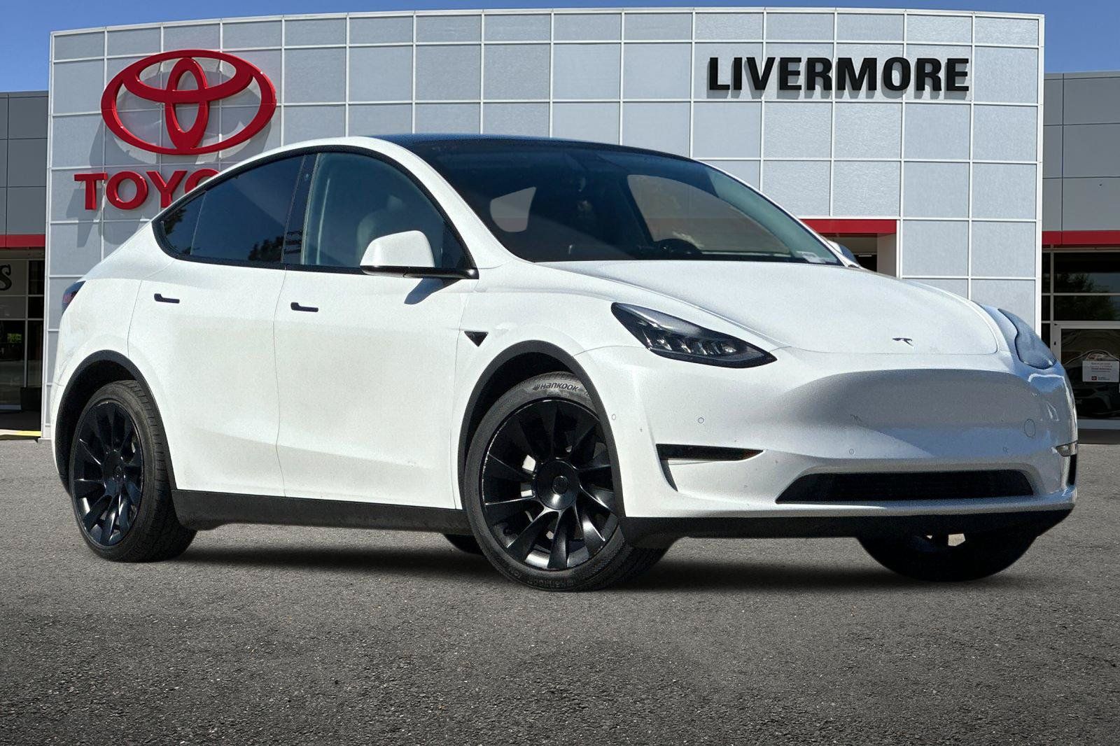 Used 2022 Tesla Model Y Long Range AWD/4WD image 2