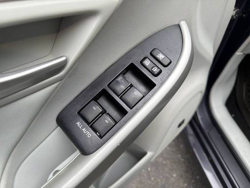 Used 2014 Toyota Prius Four FWD image 27