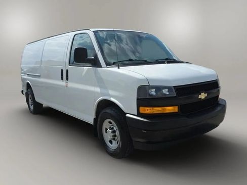 Used 2020 Chevrolet Express 3500 Extended w/ Driver Convenience Package RWD image 3
