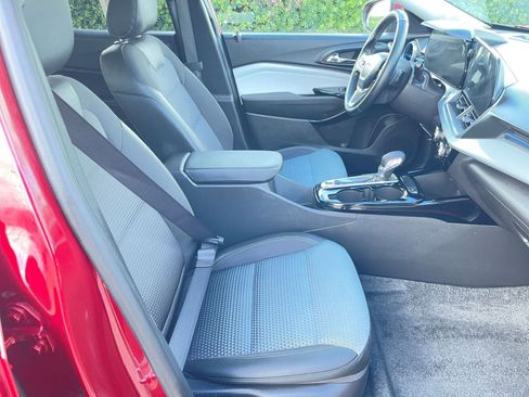 Used 2025 Chevrolet Trax LT w/ LT Convenience Package image 36