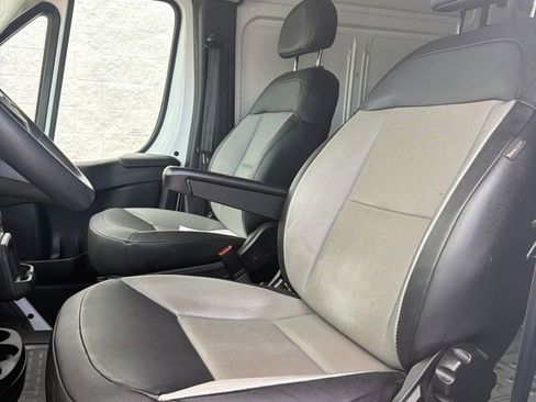 Used 2024 RAM ProMaster 2500 w/ Convenience Group FWD image 7