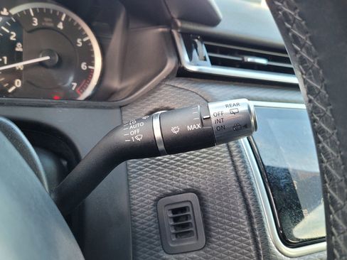 Used 2021 Land Rover Range Rover Velar R-Dynamic S image 21