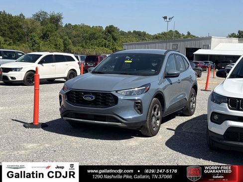 Used 2025 Ford Escape ST-Line Select AWD/4WD image 1