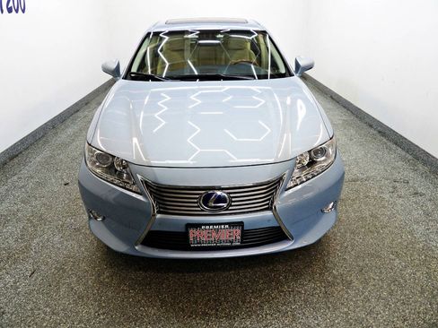Used 2013 Lexus ES 300h w/ Luxury Pkg FWD image 2