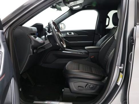 Used 2025 Ford Explorer ST-Line AWD/4WD image 17