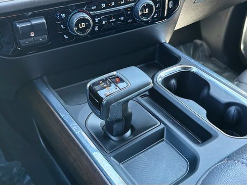Used 2024 Chevrolet Silverado 1500 High Country w/ High Country Premium Package AWD/4WD image 17