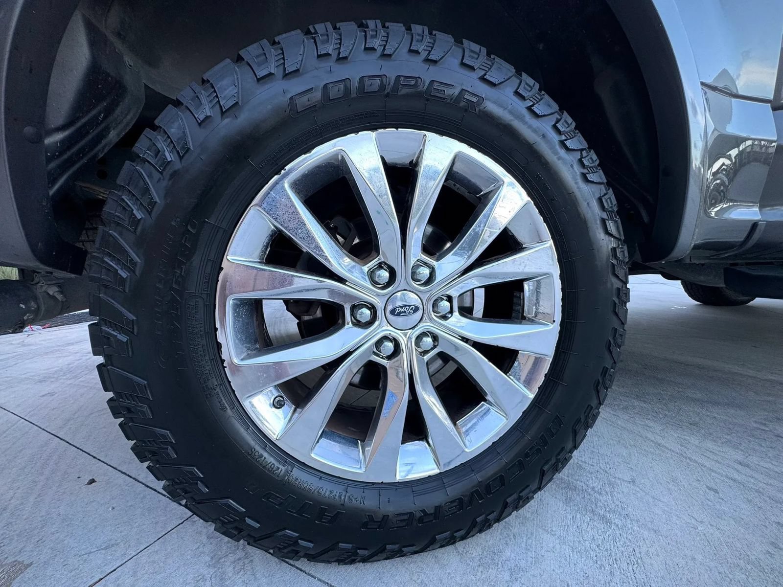 Used 2015 Ford F150 Lariat w/ Equipment Group 502A Luxury AWD/4WD image 24