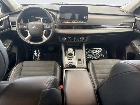 Used 2023 Mitsubishi Outlander SE image 14