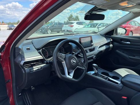 Used 2025 Nissan Altima 2.5 SV FWD image 34
