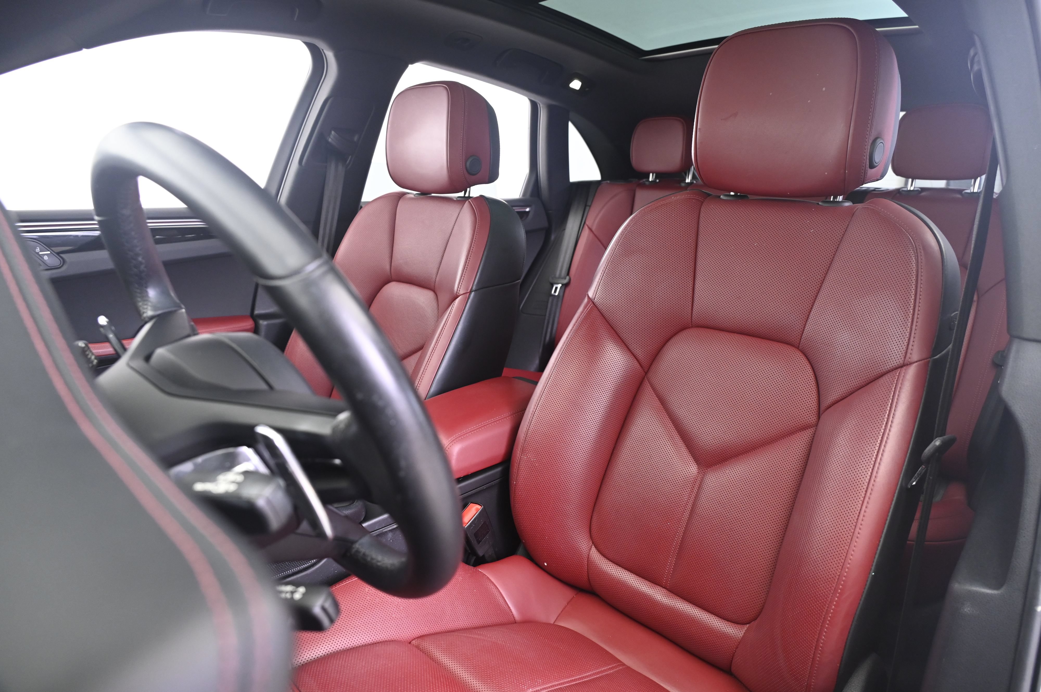 Certified 2022 Porsche Macan AWD/4WD image 5