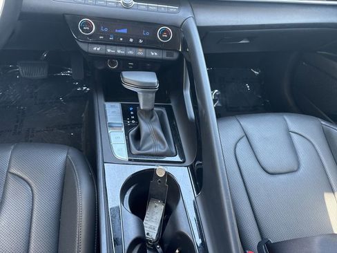 Used 2025 Hyundai Elantra Limited FWD image 21