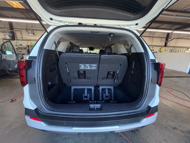 Used 2025 Kia Carnival FWD image 23
