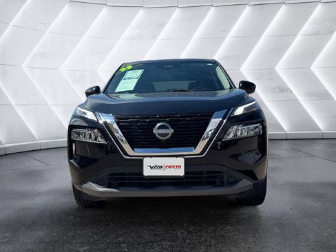 Used 2023 Nissan Rogue SV image 2