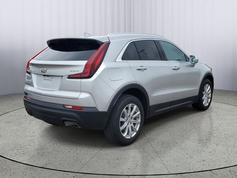 Used 2019 Cadillac XT4 Luxury w/ Cold Weather Package AWD/4WD image 3