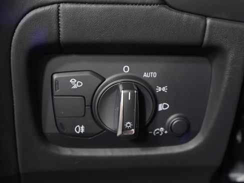 Used 2018 Audi R8 V10 w/ Carbon Exterior Package image 36