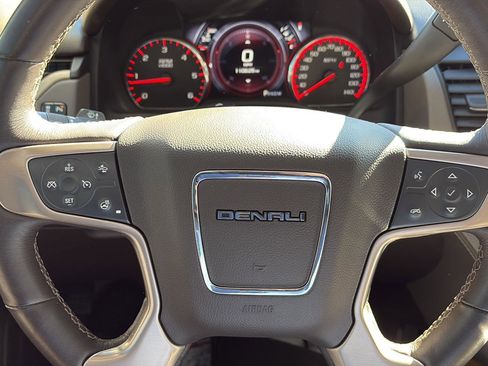 Used 2015 GMC Yukon Denali w/ Premium Package image 30
