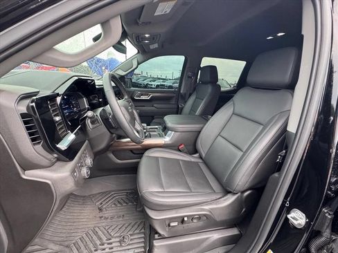 Used 2025 Chevrolet Silverado 1500 RST AWD/4WD image 18