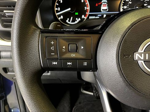 Used 2023 Nissan Rogue SV image 11