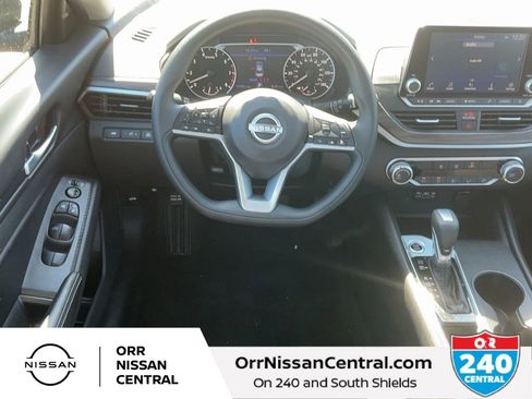 Used 2025 Nissan Altima 2.5 SV image 14