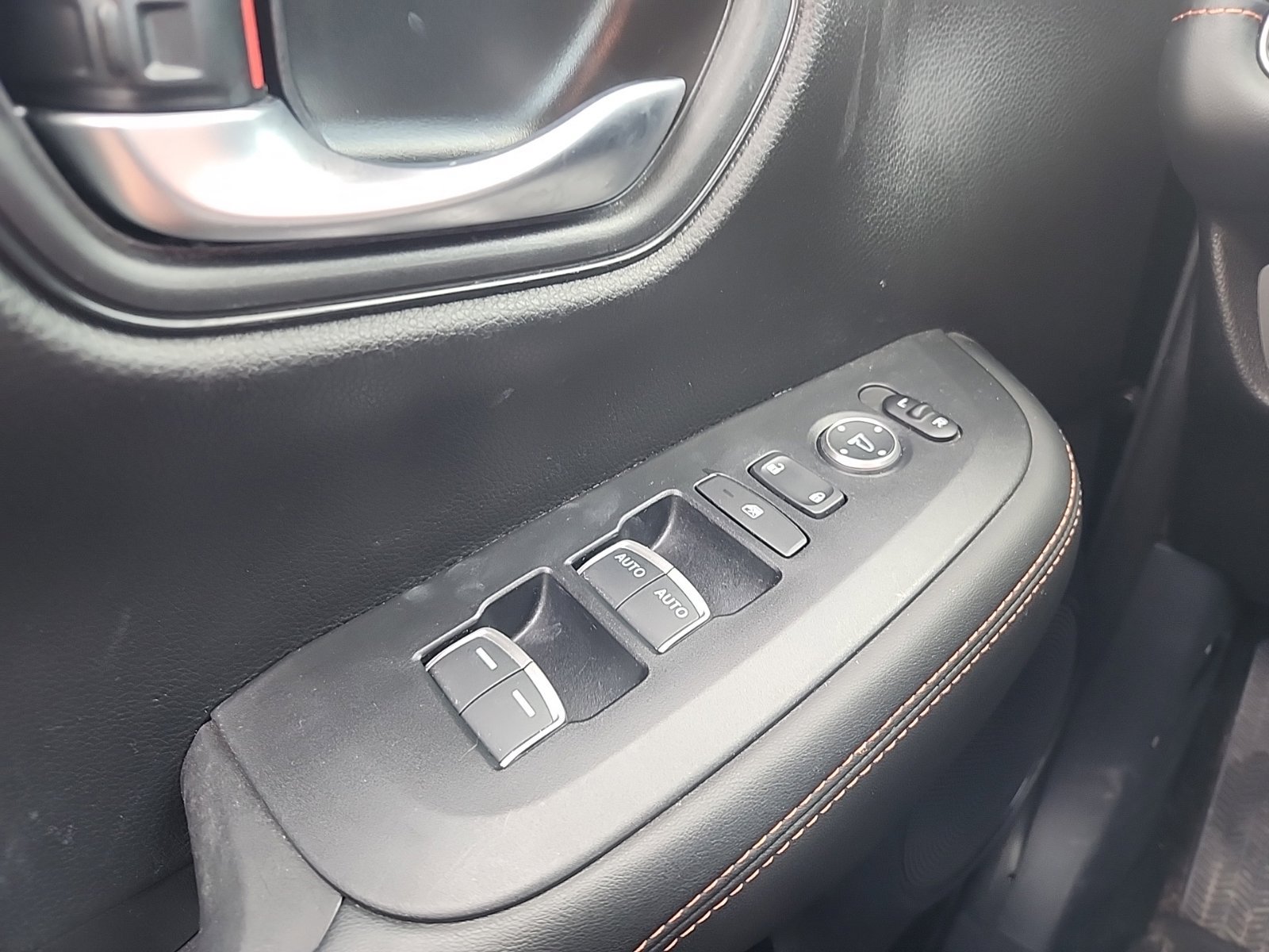 Used 2025 Honda HR-V Sport image 15