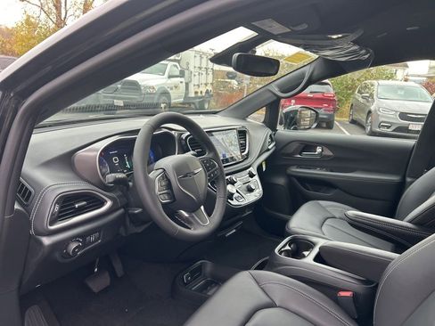 New 2026 Chrysler Pacifica Select image 47