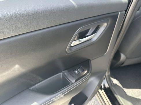 Used 2024 Nissan Rogue SV FWD image 12