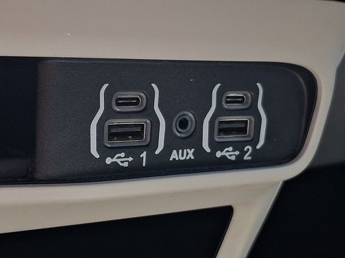 Certified 2023 Chrysler Pacifica Touring-L FWD image 23